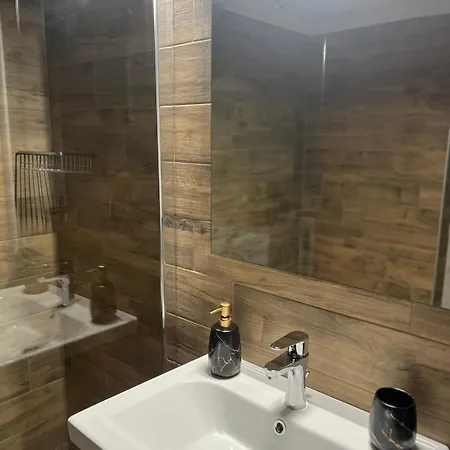 Dimitris Family 尼亚·蒙达尼亚